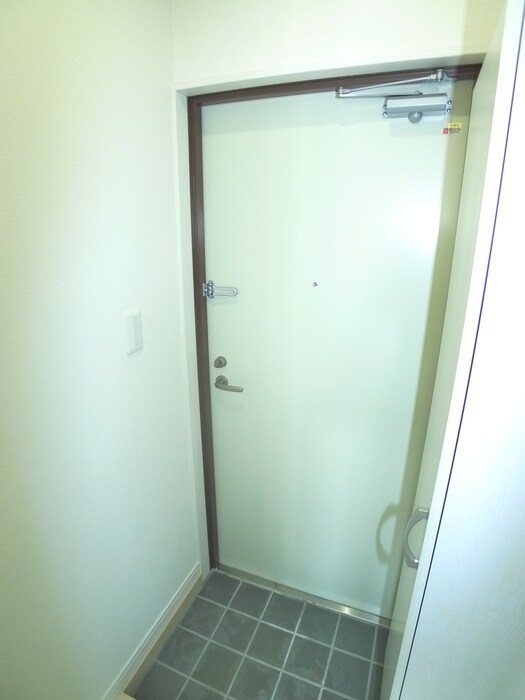 物件内観写真18　(玄関)