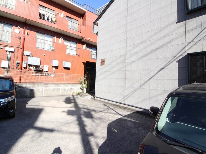 物件外観写真5　(駐車場)