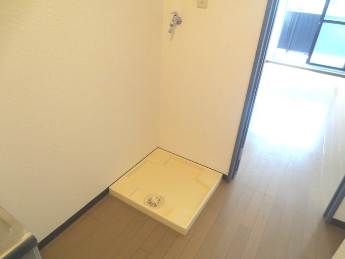 物件内観写真12　(洗濯機置場)