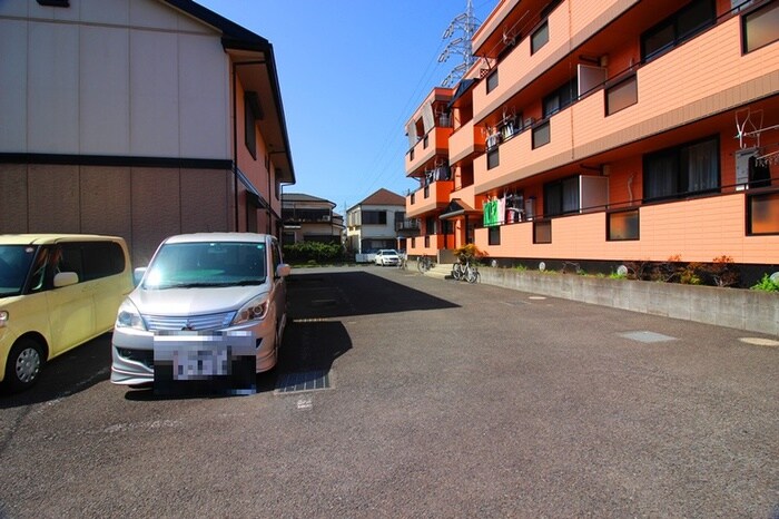 物件外観写真2　(駐車場)
