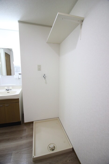 物件内観写真15　(洗濯機置場)