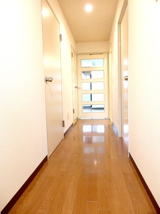 物件内観写真12　(玄関)