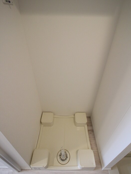 物件内観写真14　(洗濯機置場)