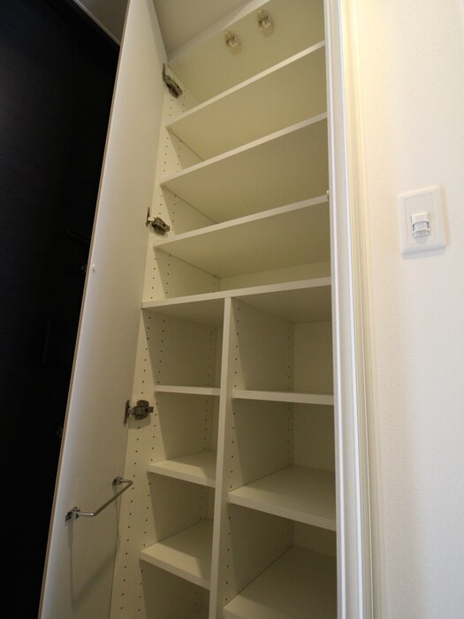 物件内観写真18　(靴箱)