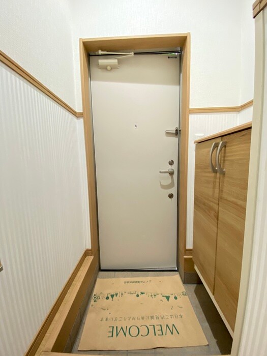 物件内観写真16　(玄関)