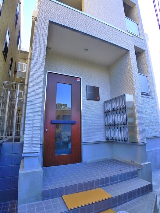 物件外観写真3　(エントランス部分)