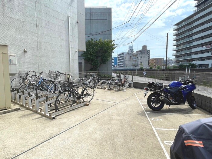 物件外観写真5　(駐輪場)