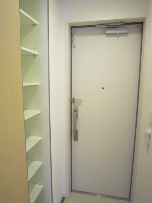 物件内観写真16　(玄関)