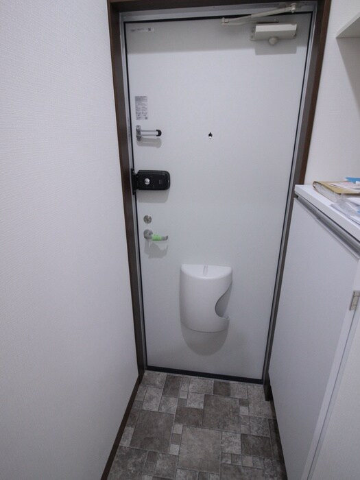 物件内観写真6　(玄関)