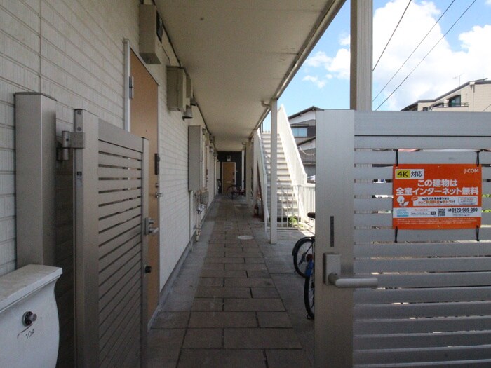 物件外観写真5　(エントランス部分)