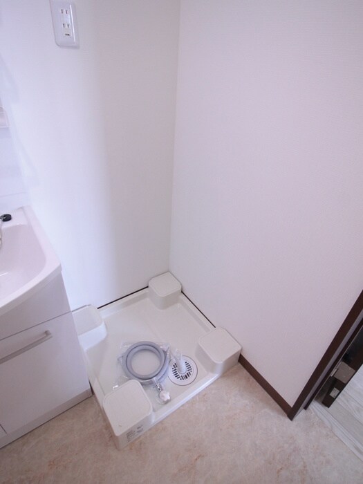 物件内観写真10　(洗濯機置場)