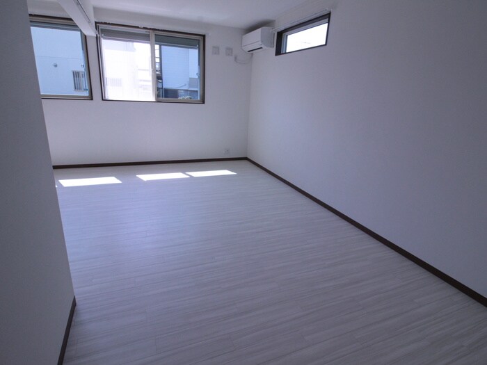 物件内観写真15　(居室)