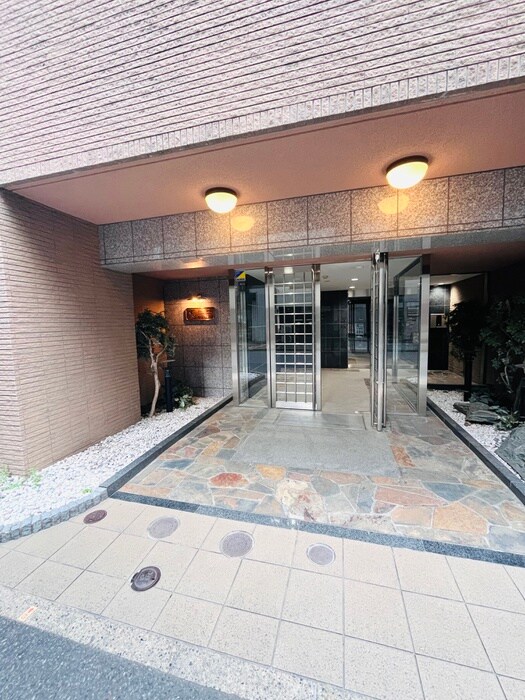 物件外観写真3　(エントランス部分)