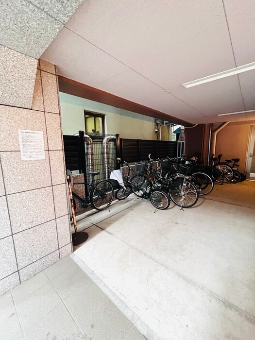 物件外観写真5　(駐輪場)