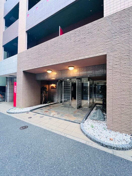 物件外観写真6　(エントランス部分)