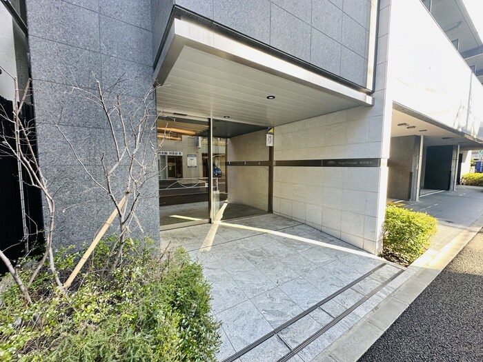 物件外観写真2　(エントランス部分)