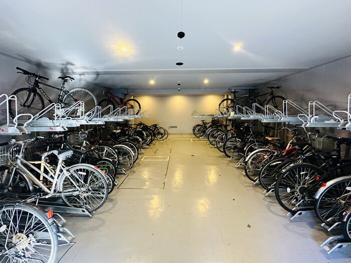 物件外観写真5　(駐輪場)