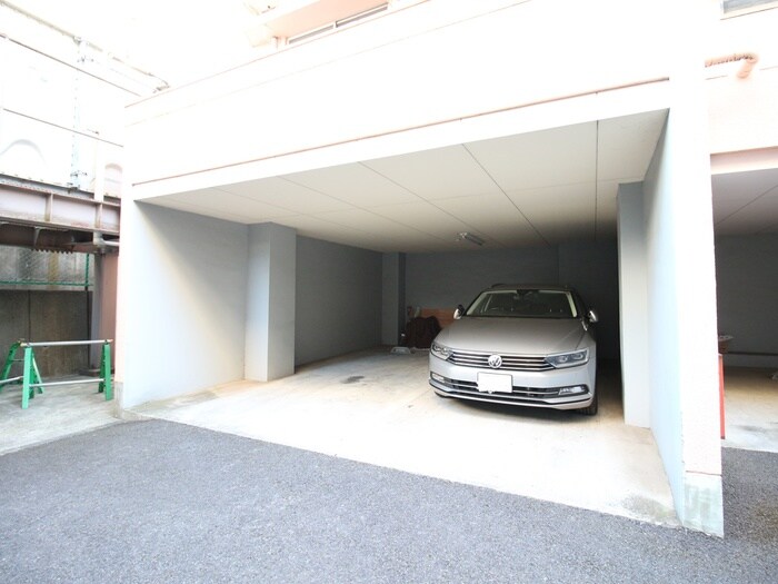 物件外観写真4　(駐車場)