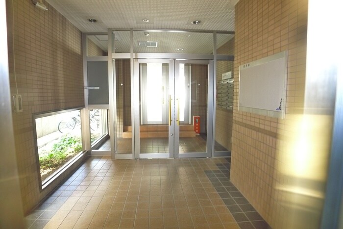 物件外観写真6　(エントランス部分)
