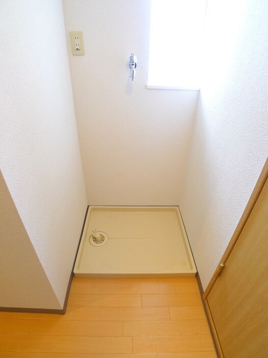 物件内観写真14　(洗濯機置場)