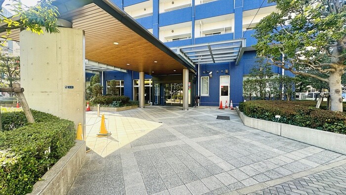 物件外観写真2　(エントランス部分)