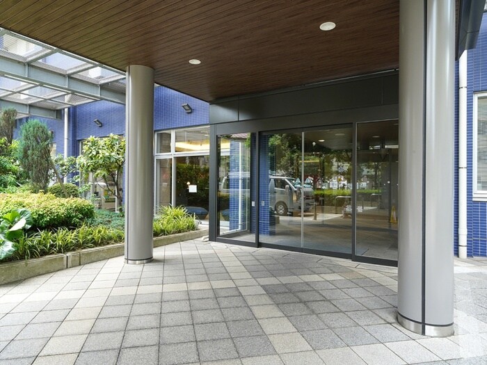 物件外観写真5　(エントランス部分)