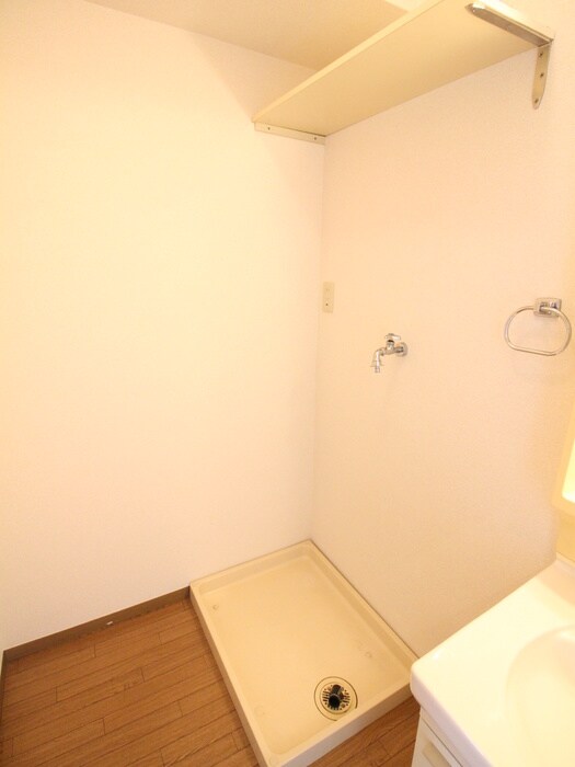 物件内観写真5　(洗濯機置場)