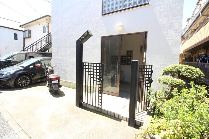 物件外観写真2　(エントランス部分)