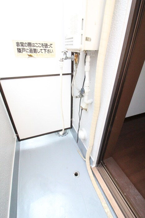 物件内観写真15　(洗濯機置場)