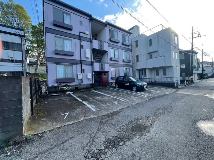 物件外観写真3　(駐車場)