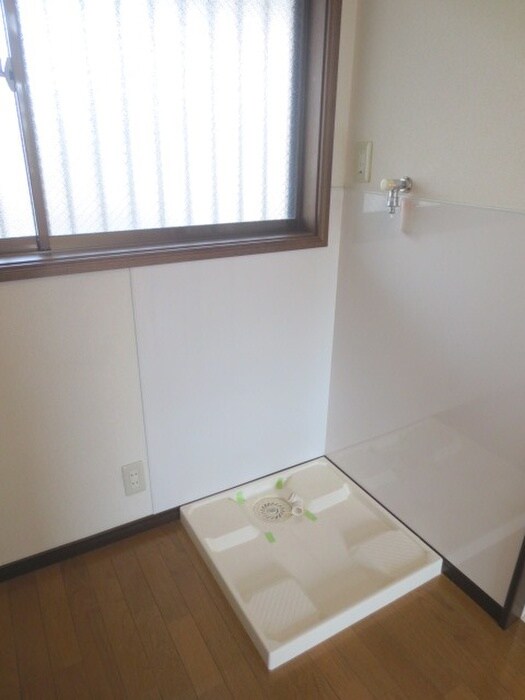 物件内観写真8　(洗濯機置場)