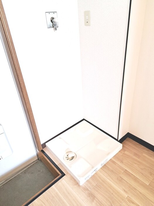 物件内観写真12　(洗濯機置場)