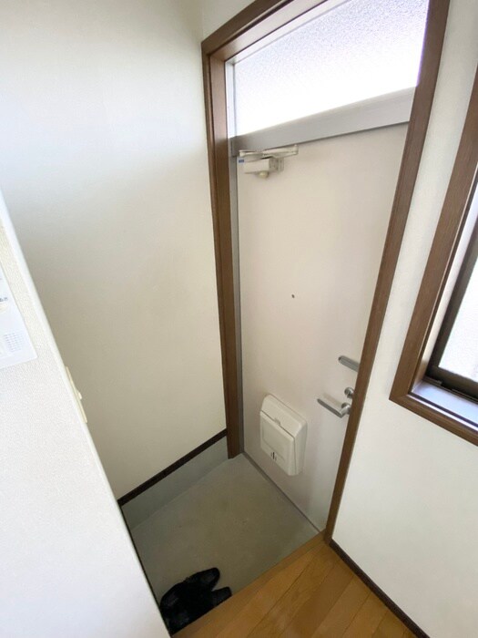 物件内観写真14　(玄関)