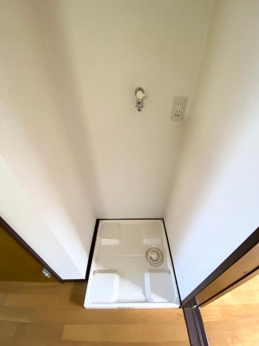 物件内観写真18　(洗濯機置場)