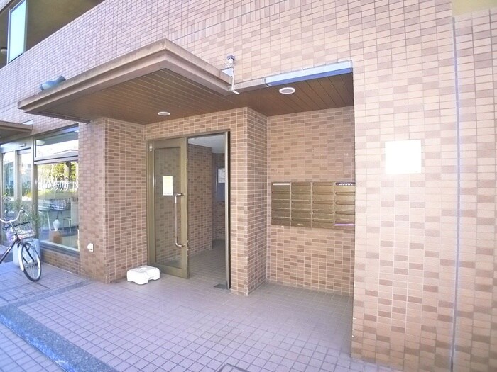 物件外観写真3　(エントランス部分)