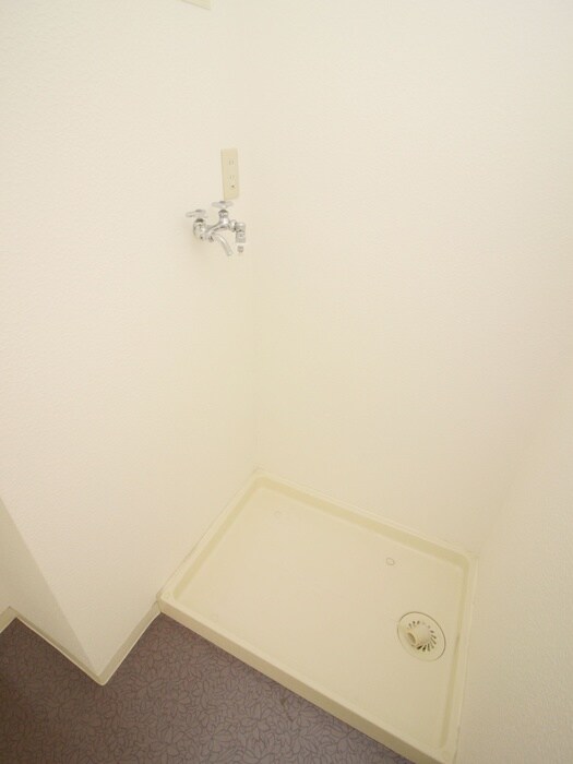 物件内観写真16　(洗濯機置場)