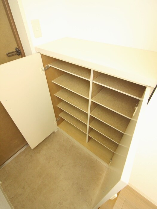 物件内観写真17　(靴箱)