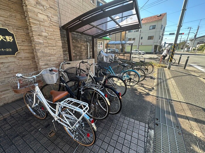 物件外観写真5　(駐輪場)