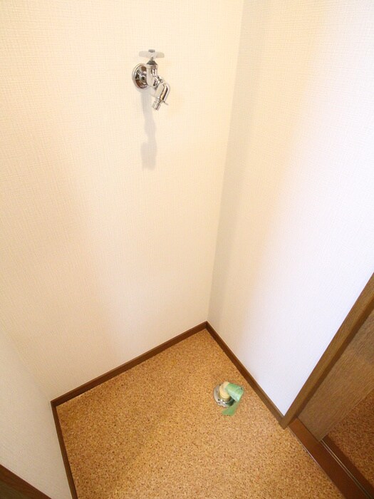 物件内観写真13　(洗濯機置場)