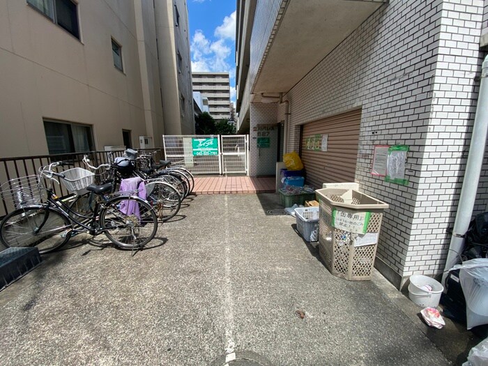 立川パレス527の駐輪場