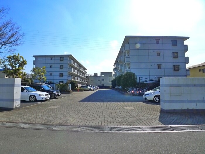 物件外観写真6　(エントランス部分)