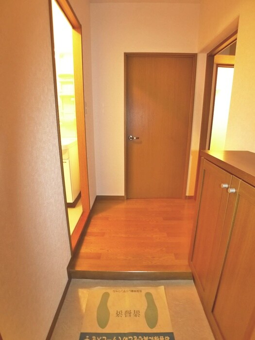 物件内観写真16　(玄関)