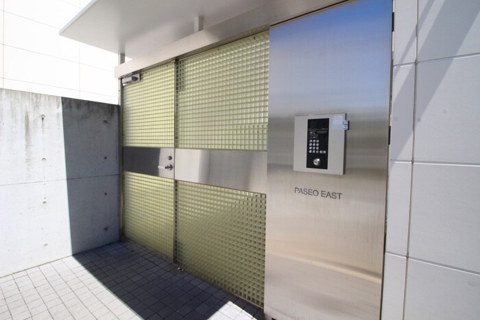 物件外観写真4　(エントランス部分)