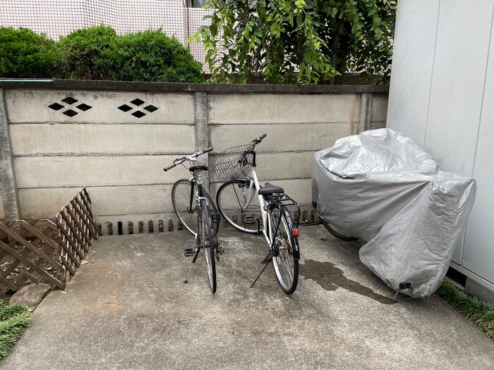 物件外観写真4　(駐輪場)