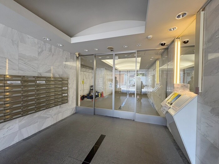 物件外観写真3　(エントランス部分)