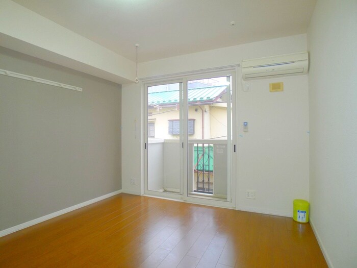 物件内観写真8　(室内からの展望)