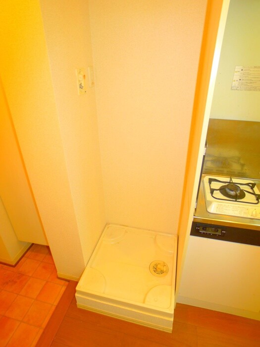 物件内観写真15　(洗濯機置場)