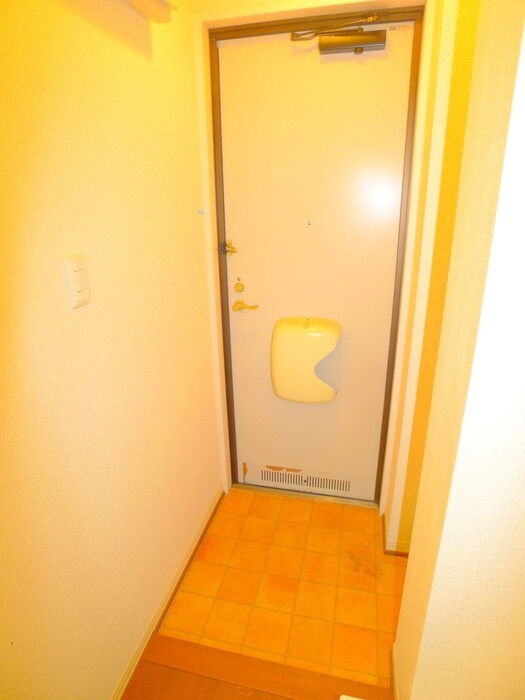 物件内観写真16　(玄関)