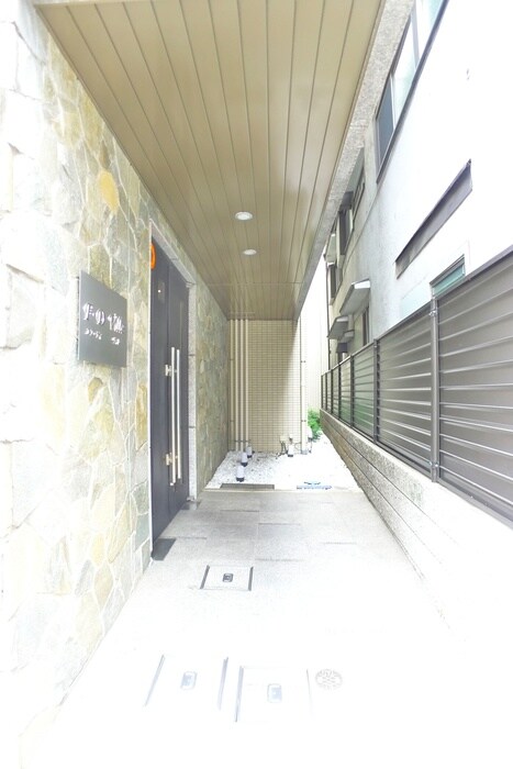 物件外観写真3　(エントランス部分)