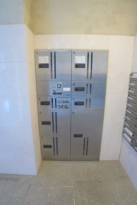 物件外観写真5　(エントランス部分)